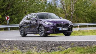 Nové BMW 1 je v Česku. Krotili jsme ho na místních okreskách, bavilo nás i s tříválcem