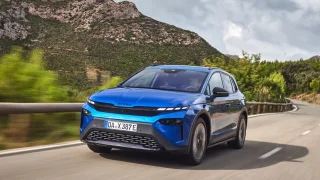 Škodovka rekrutuje nové elektromobilisty. Přesvědčit je má Elroq za 800 korun, Enyaq za tisícovku na den