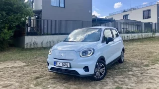 Elektrický prcek Leapmotor T03 na to jde od lesa. Slušné parametry kazí pocit lacinosti