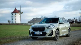 Hybridní BMW X1 oslní designem i vysokým dojezdem na elektřinu. Už ne ale tolik cenou