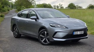 Superhybrid má skvělý dojezd i cenovku. Na BYD Seal 5 DM-i jsme ale našli i plno much