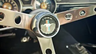 Ford Mustang a Chevrolet Corvette