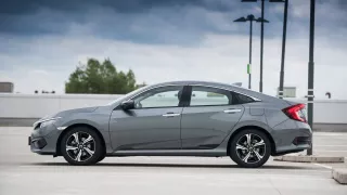 Nová Honda Civic je pořád originální, ale už víc u