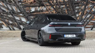 BMW i7