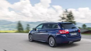 Vylepšený Peugeot 308 ve verzi kombi 9