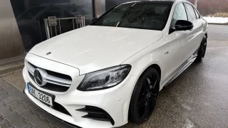 Mercedes-AMG C 43 je dokonalý univerzál. Je sportovní a zároveň řidiče hýčká pohodlím