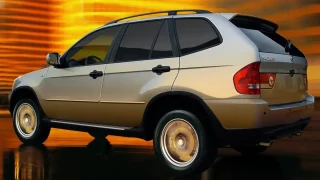Prvním čínským autem v Česku byla laciná kopie BMW X5. Stála 777 tisíc korun a jezdila tragicky