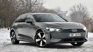 Nová A5 působí jako auto na dlouhé roky. Naftový kombík má přes 200 koní a světlomety několika tváří