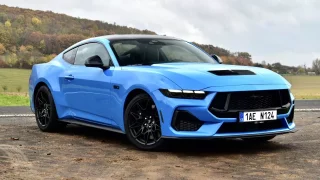 Mustang zlevnil o 100 tisíc, Bronco skoro o 200. Ford o prázdninách srazil ceny svých modelů