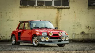 Renault 5 Turbo ve vzácné verzi Evolution. 4