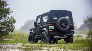 Land Rover Defender 12