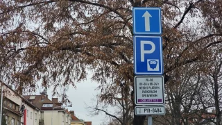 Parkování na zónách placeného stání zdarma. Brno má oproti Praze jednu velkou výhodu