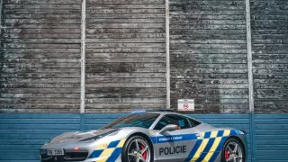 Policejní Ferrari F 142 – 458 Italia