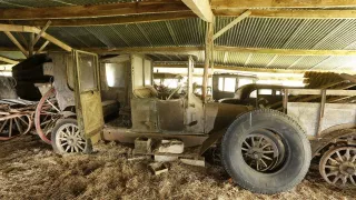 Nález aut na francouzské farmě - Obrázek 6