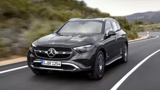 Nový Mercedes-Benz GLC se změnil hlavně uvnitř. Má větší kufr a plug-in hybrid překvapí zrychlením