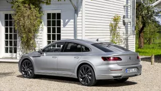 Volkswagen Arteon už si můžete koupit 8