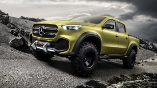 Mercedes odhaluje svůj luxusní pickup velkolepým trailerem