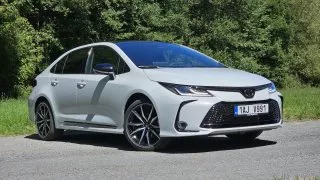 Toyota Corolla sedan 1.8 Hybrid GR Sport
