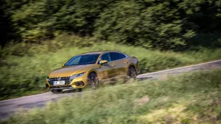 Volkswagen Arteon R-Line 2.0 TSI jízda 3