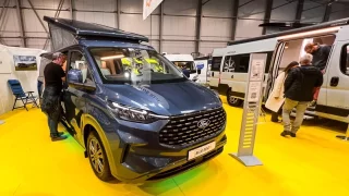 Tady by člověk záchod ani sprchu nečekal. Westfalia představila kompletní obytňák v kapesním balení