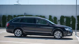 Škoda Superb Combi 2014 4