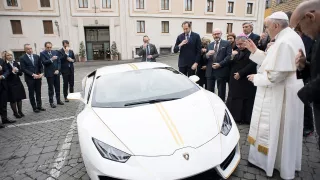 lambo pro papeže