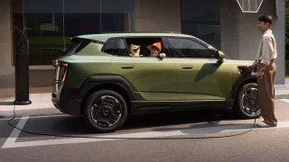 Týden v autech: Pokuta za otevřené okénko u vozu i čínský elektromobil za čtvrt milionu