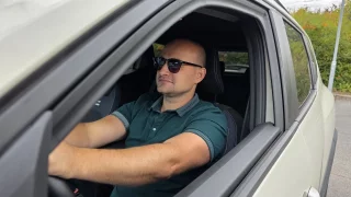 Za příliš tmavé brýle v autě hrozí pokuta. Trestají je Němci, postih ale může padnout i v Česku