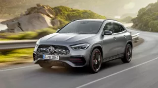 Nová generace Mercedesu GLA se představila světu, a to i ve verzi 35 AMG