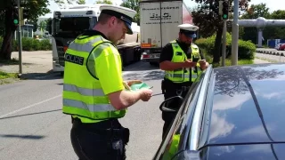 Pokuta až 15 tisíc za dobrý úmysl. Policie varuje před častou chybou řidičů při silniční kontrole