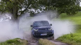 Land Rover Defender V8