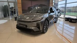 Toyota C-HR+