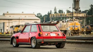 Renault 5 Turbo ve vzácné verzi Evolution. 14