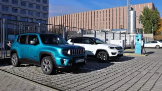 Jeep Renegade 4xe a Jeep Compass 4xe