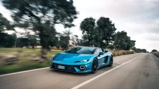 Lamborghini Temerario je kousavá bestie. Točí přes 10 tisíc a jeho 920 koní si nerozumí s deštěm