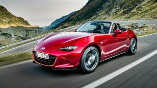 Vybrali jsme pro vás pět kabrioletů s dobrým poměrem cena x výkon. Na vrcholu je Mazda MX5