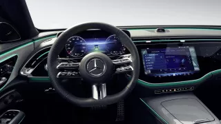 Mercedes-Benz E - interiér