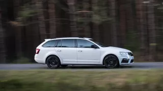 Nová Škoda Octavia RS 245 v pohybu. 13