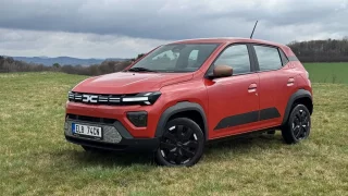 Dacia Spring je důvod, proč se lidé smějí elektromobilům. Pro městský život ale dává smysl