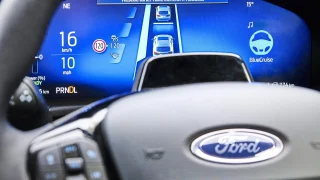 Autopilot na fordovský způsob. Oblíbená Kuga nabídne možnost jezdit po dálnicích bez držení volantu