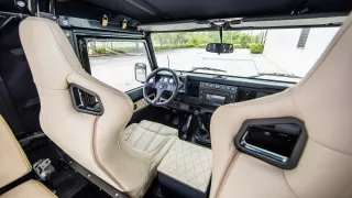 Land Rover Defender 10