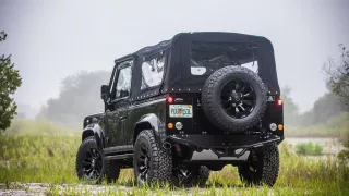 Land Rover Defender 3