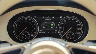 Bentley Bentayga Hybrid interiér