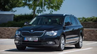 Škoda Superb Combi 2014 1