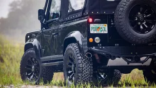 Land Rover Defender 1