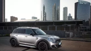 Prvním hybridem MINI se stal Countryman. 10