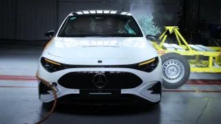 V posledním kole letošních crash-testů dosáhla na pět hvězdiček polovina aut. Nikdo ale neselhal