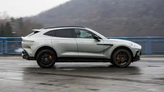 Aston Martin DBX S