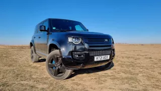 Land Rover Defender V8 Bond Edition