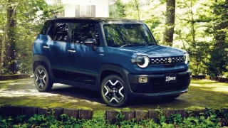 Tohle Suzuki se čtyřkolkou se prodává za pakatel. S novým hybridem se dá koupit i výrazně levněji